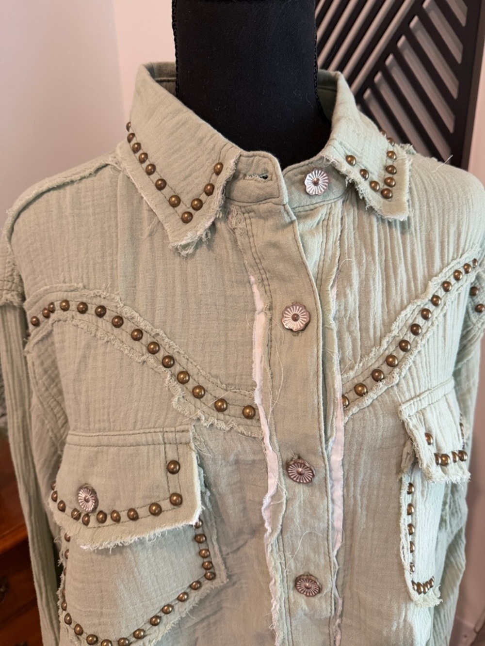 POL Mint Green gauze Studded Button-Up Shirt medium - Picture 2 of 13